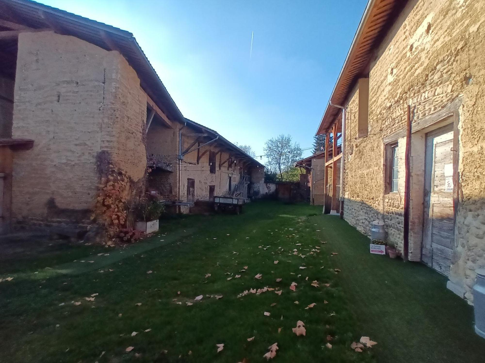 La Ferme De Berlioz Aparthotel La Cote-Saint-Andre Bagian luar foto